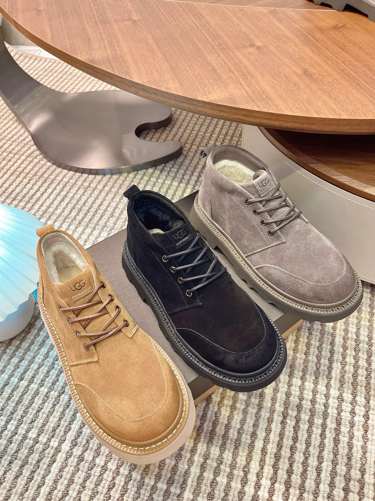 [UGG] P: 580💰 Size: 40 to 44 (45 custom-made) 2025 new style 𝑼𝑮𝑮•Men's ◾️. Winter snow boots and fur shoes. The matching coefficient is also 100%. 💥Good-looking✨Fully fashionable and full of aura when worn📈 Lager casual boots, lace-up style. The heels are decorated with hot embossed brand logos. Item No.: 1171113 Upper: high-quality cow suede Lining: sheepskin imported from Australia 🐑The inner lining is made of Australian lamb wool Outsole: EVA non-slip outsole. 45